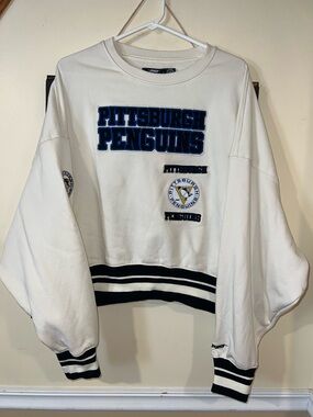 EUC Pro Standard Pittsburgh Penguins NHL Vintage Cropped Sweatshirt Womans Large